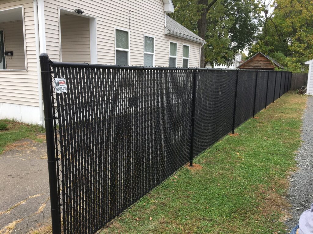 6_ H Black Chain Link With Privacy Slats