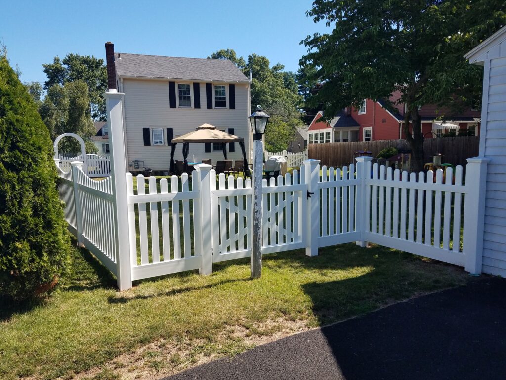 South Carolina Picket with Lamp Post