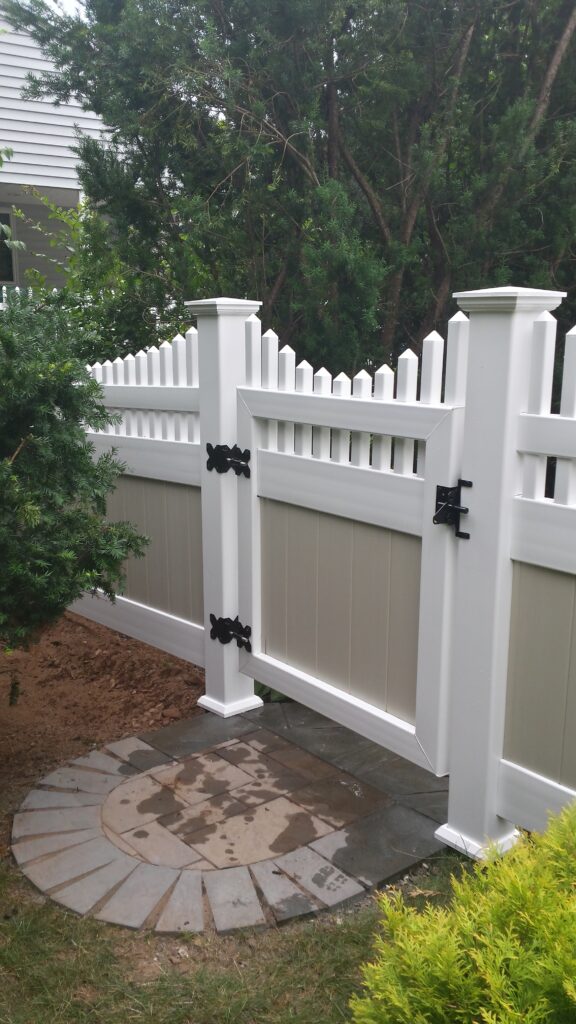 Two-Tone Solid Privacy With Picket Topper