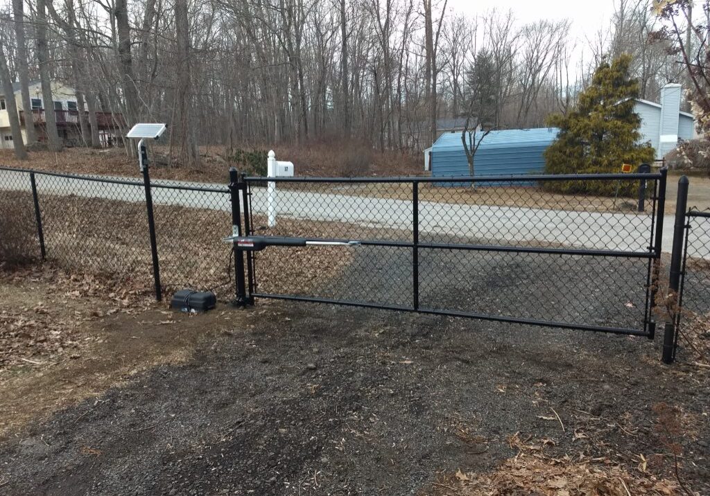 Chain-Link-Black-Powered-Gate-1024x768