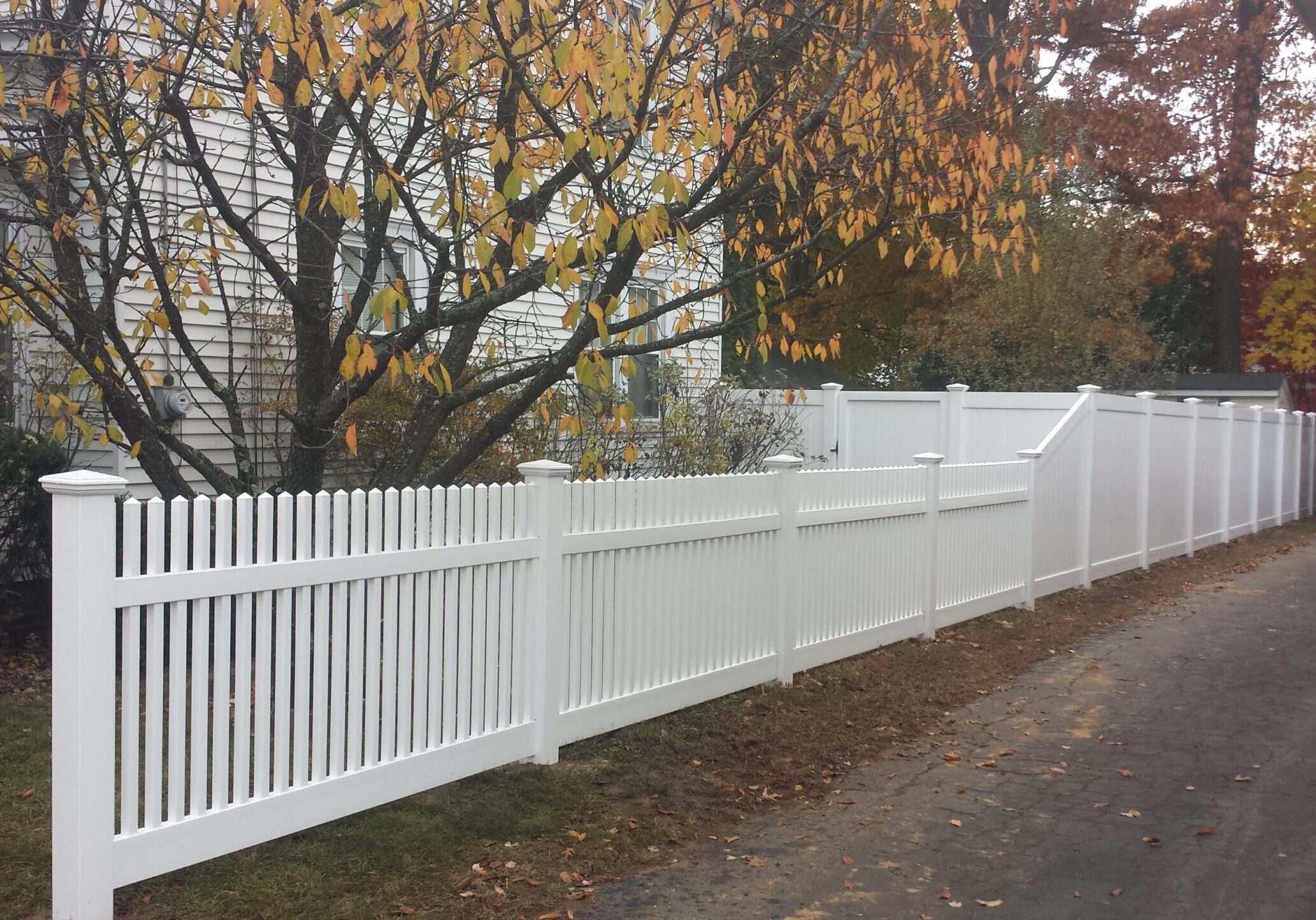 Solid White Privacy Vinyl Transition Into Picket